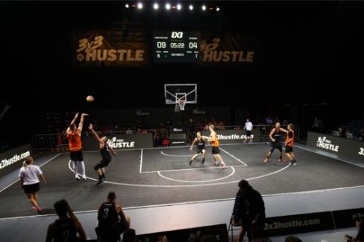 亚冠生死局：柔佛主场狂攻碾压上海海港 中超冠军背水一战太难了（亚冠生死战：柔佛主场火力全开压制上海海港，中超冠军逆袭难度拉满）