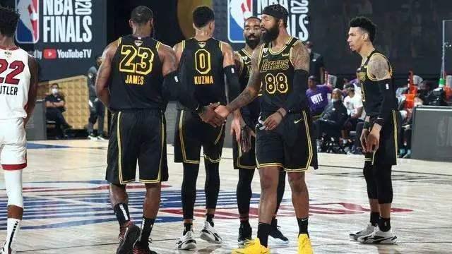 贝尔戈米：看看那不勒斯有多少人缺阵，如今他们比上赛季更强（贝尔戈米：伤员这么多，如今的那不勒斯仍强过上赛季）