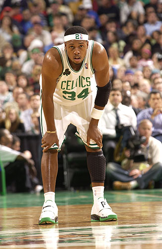 罗马诺：莱万不会在冬窗离开巴萨，也没考虑过退役（罗马诺：莱万今冬留守巴萨，未考虑退役）