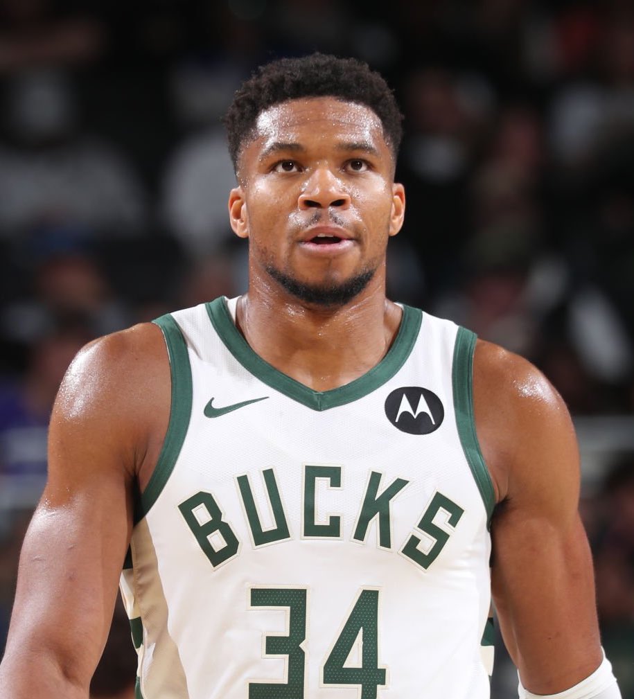 亚冠激战：柔佛VS上海海港，收官之战谁能笑傲？（亚冠末轮决战：柔佛PK上海海港，谁将笑到最后？）