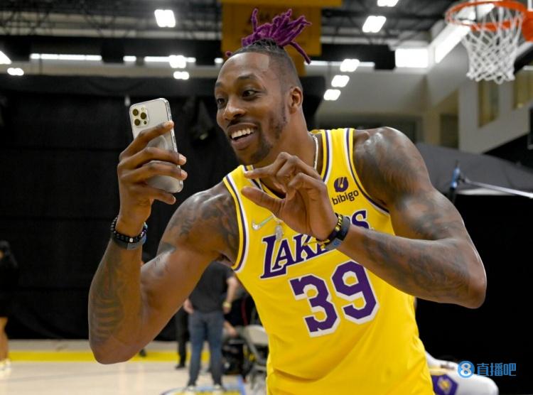 范迪克直言萨拉赫替补：利物浦没有“免检卡”，巨星也需证明自己（范迪克谈萨拉赫坐板凳：利物浦无特权，球星也得拿表现说话）